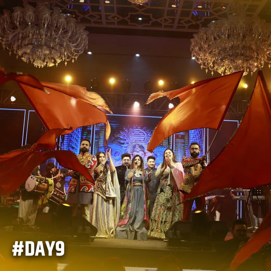 MAXUS AC नवरात्रि में फिल्मी सितारों और नेताओं का लगा जमावड़ा उमड़ी भारी भीड़ | Dk News